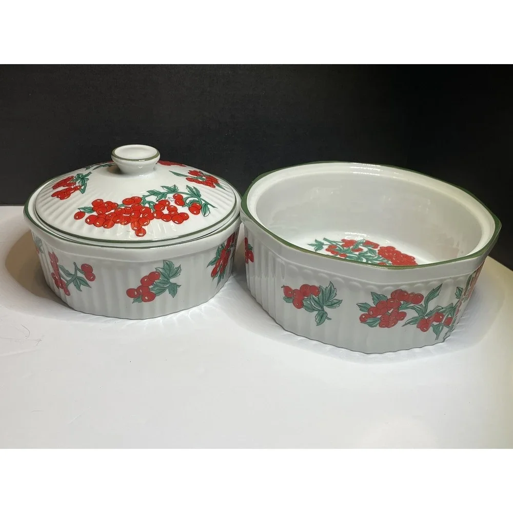Vintage Berry Patch by New Trends Small Casserole with Lid and casserole Bowl